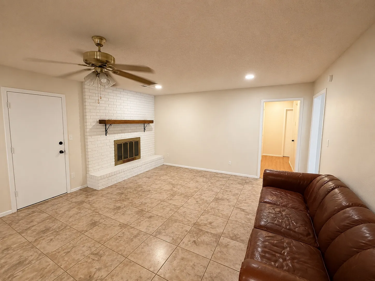 3 bed, 1756 sqft, $640 — Photo 4