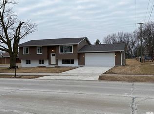 206 S 5th St, Eldridge, IA 52748