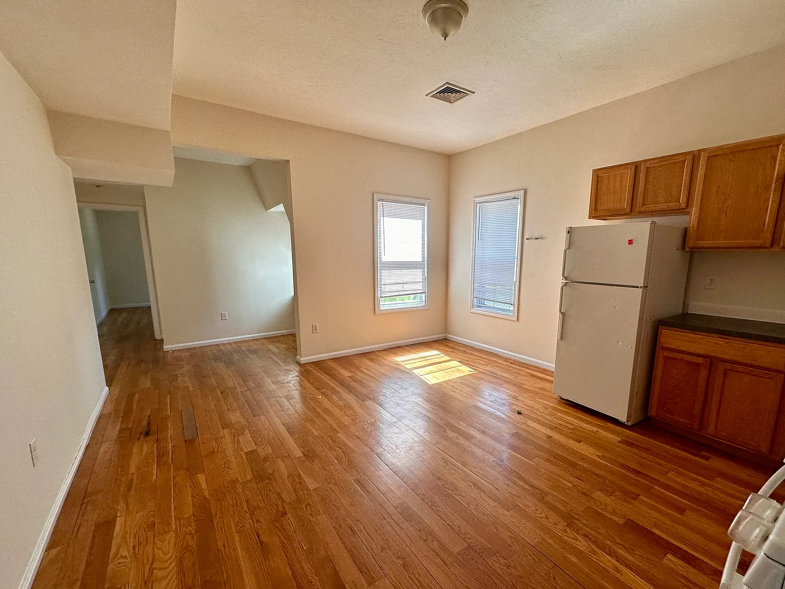 2 bed, 1000 sqft, $2,800 — Photo 3