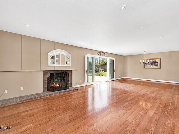 5th image of 392 Teasdale St