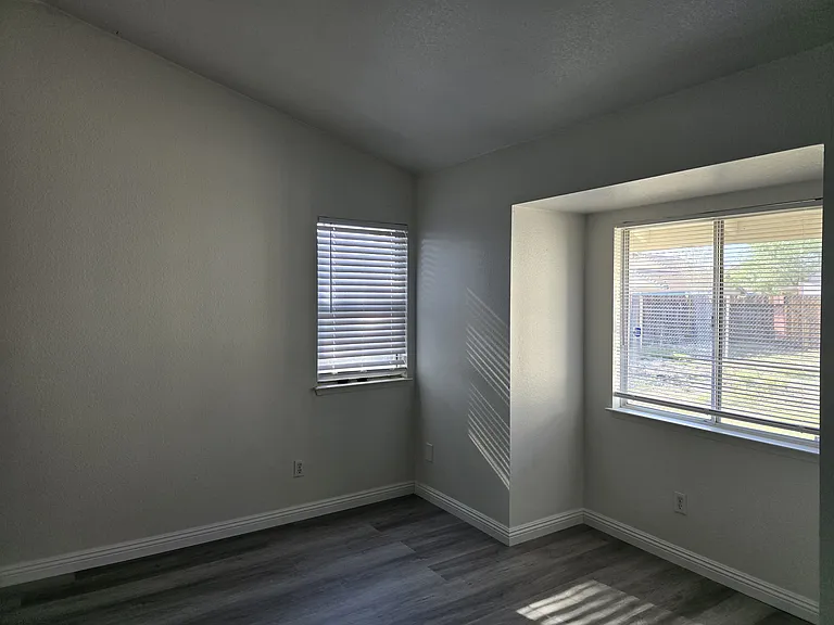 Acacia St — Photo 8