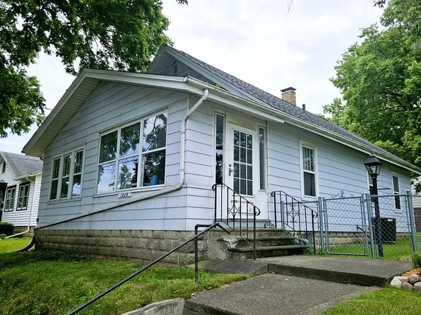 1009 S Galena Ave, Dixon, IL 61021