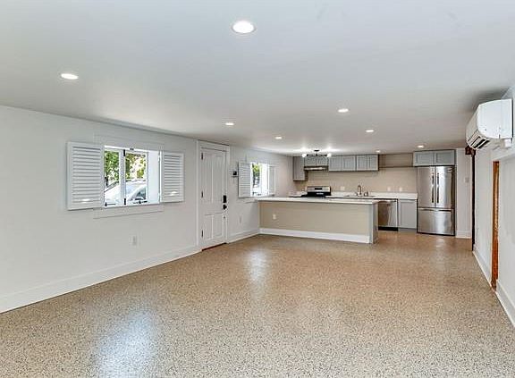 2nd image of 1338 Burdette St
