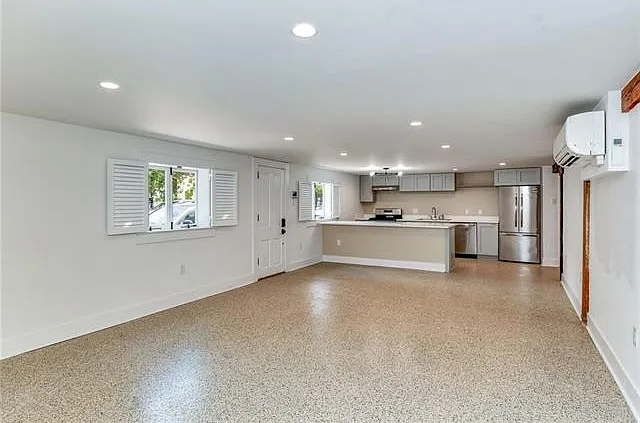 1338 Burdette St — Photo 2