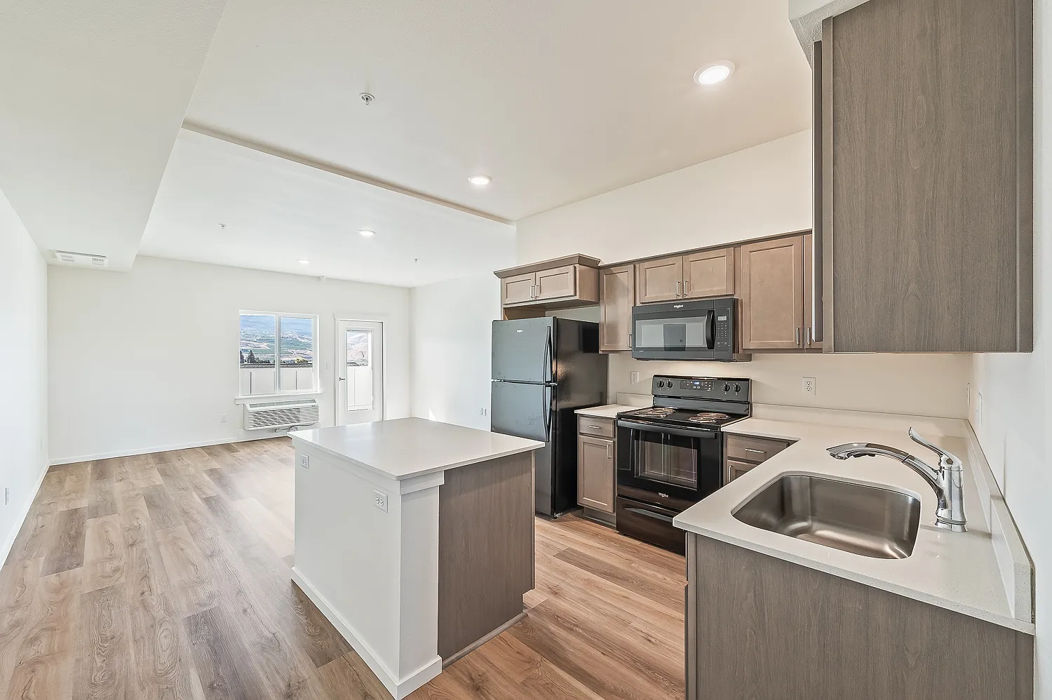 Gateway Apartments — Photo 3