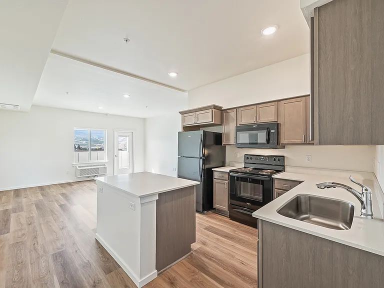 Gateway Apartments — Photo 3