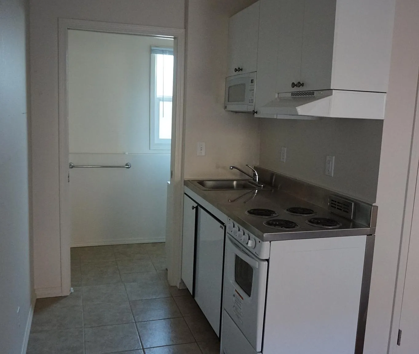 Studio, 325 sqft, $1,310 — Photo 2
