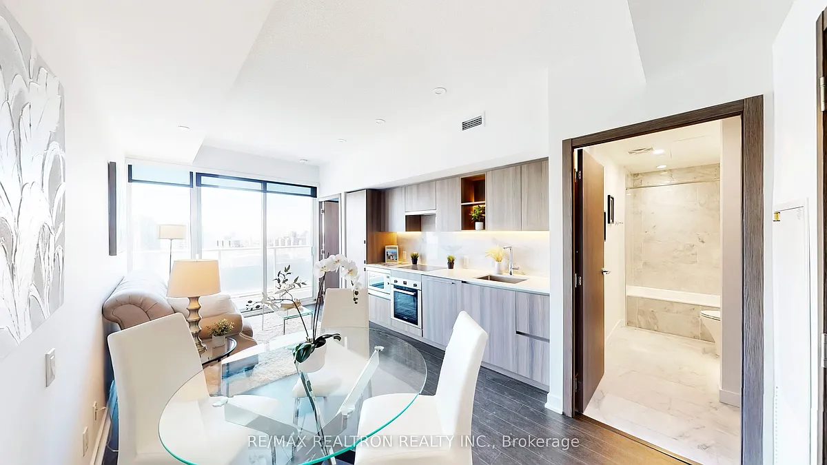 Building Photo - 19 Bathurst St #3902