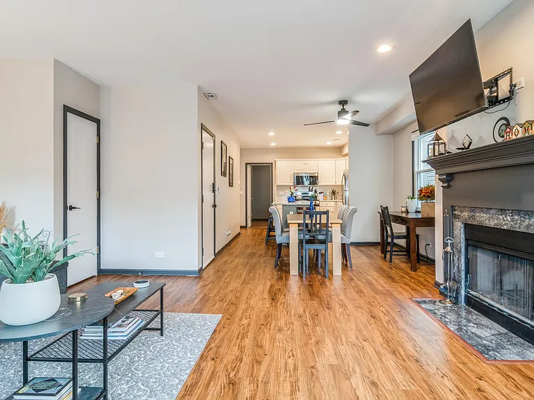 1059 W Cornelia Ave #2 — Photo 5
