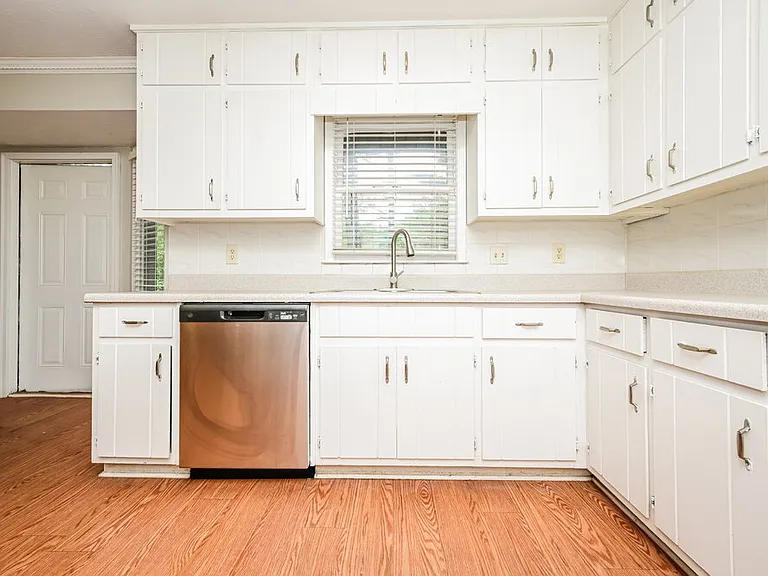 564 Clubhouse Dr SE — Photo 8