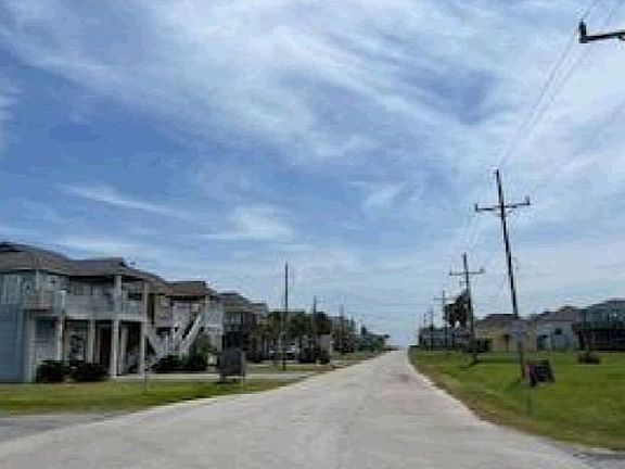 Exterior Neighborhood (street photo)
