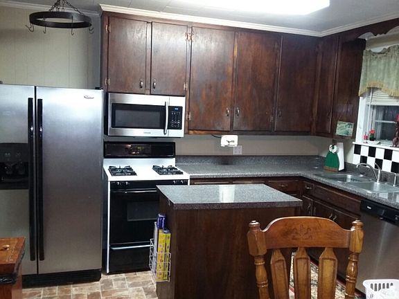 Kitchen with rolling island 