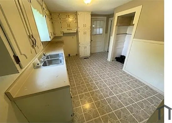 3101 Avenue J — Photo 6