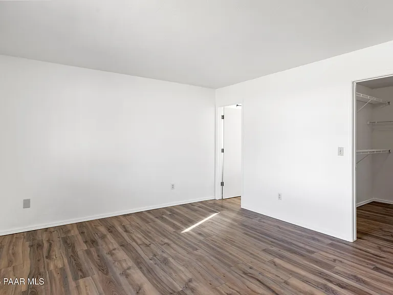 4517 N Sauter Dr — Photo 10
