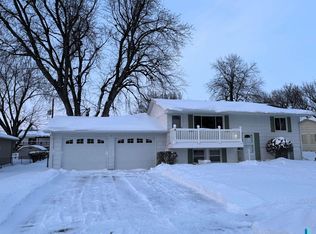 4000 E Ronning Dr, Sioux Falls, SD 57103