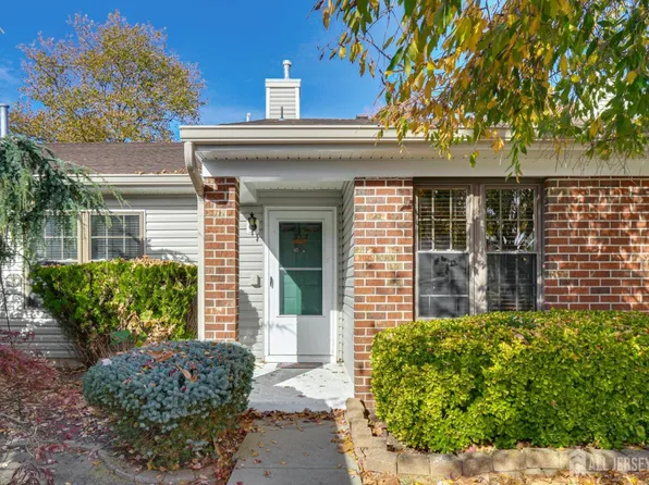 313 Wycoff Way W, East Brunswick, NJ 08816