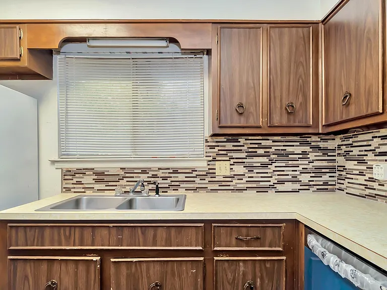 2420 Price St #B — Photo 9