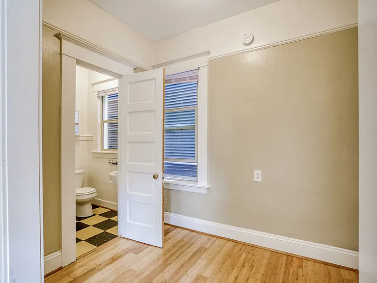 Victorian Apartments — Photo 17