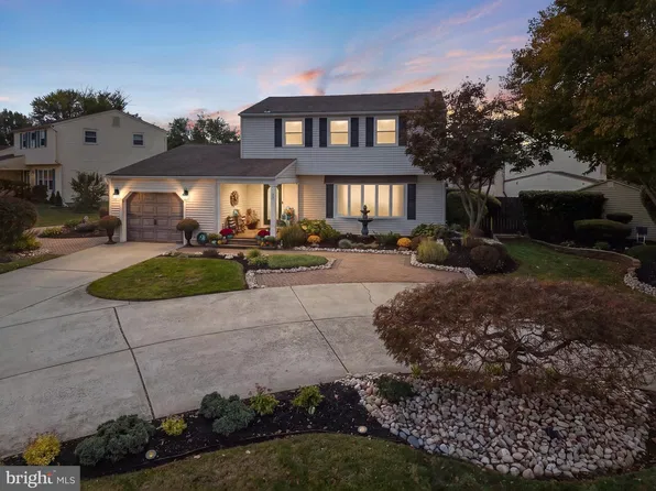 32 Lincoln Dr, Laurel Springs, NJ 08021