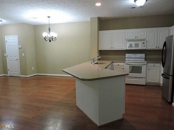 4th image of 1001 Holly Dr