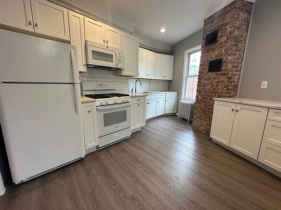 5th image of 746 Bloomfield Ave #746