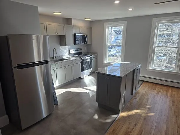 200 State St #10 — Photo 1