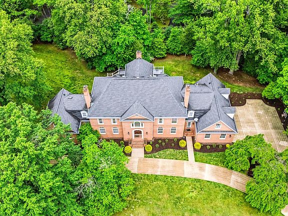 5th image of 11102 Prince Edward Ct