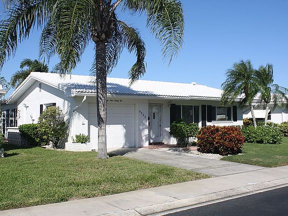 2nd image of 9932 34th Way N Unit 4
