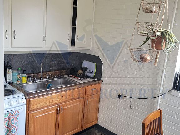 3rd image of 305 S 10th St #12