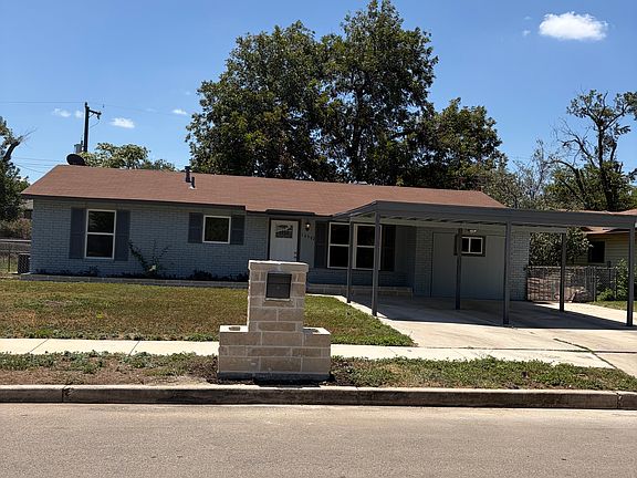 2nd image of 10902 Lazy Oaks Dr