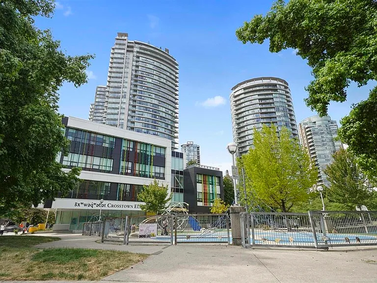 688 Abbott St #2208 — Photo 10