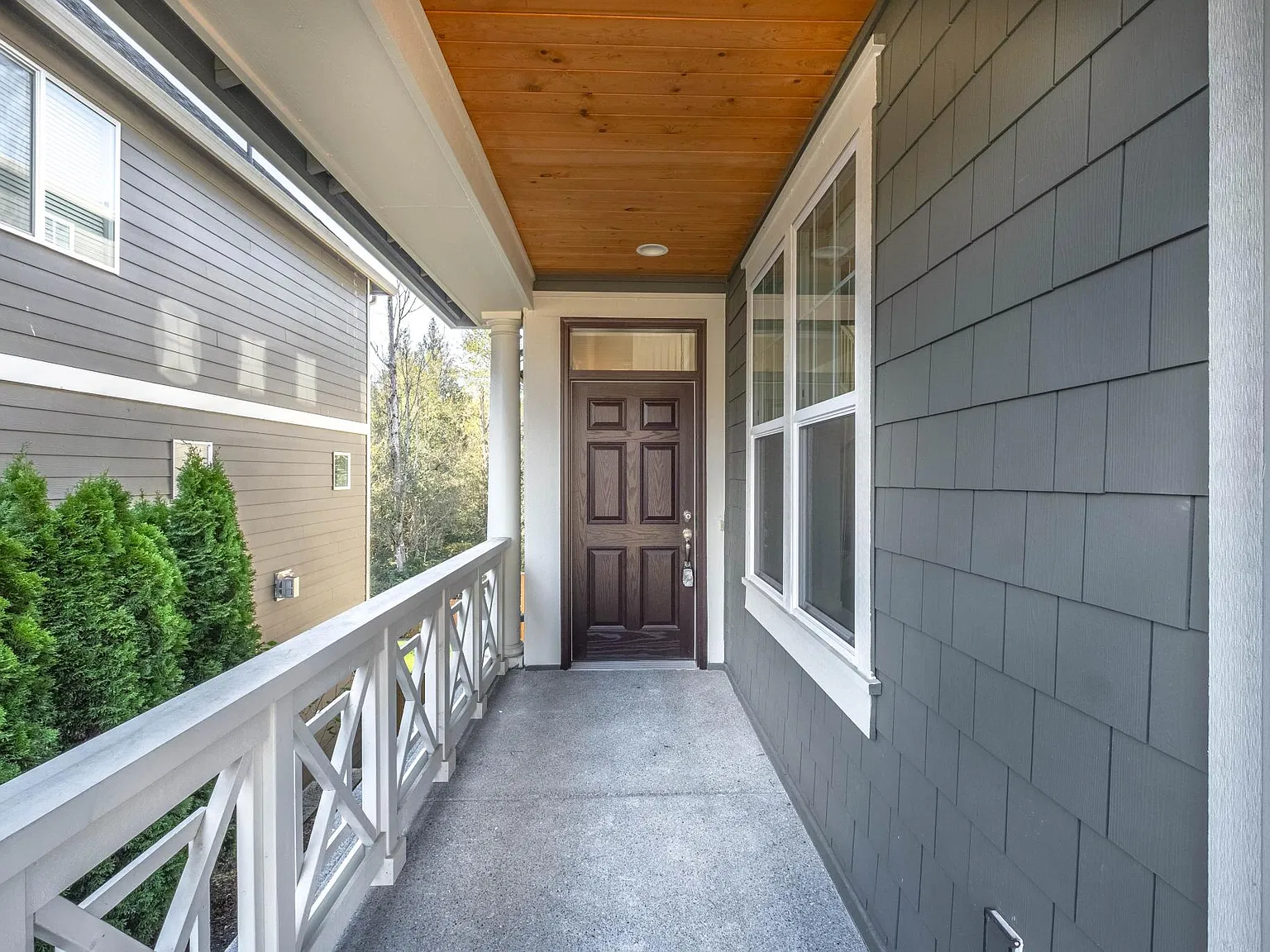 803 Lyons Ave NE — Photo 2