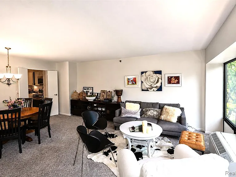 5000 Town Ctr #307 — Photo 4