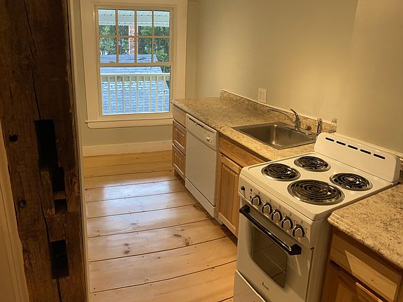 Kitchen - with dishwasher