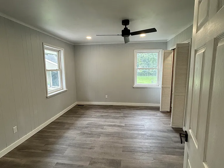 236 Riggs Ave SE — Photo 8