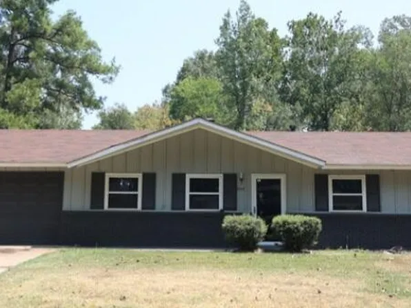 3240 Longwood Dr, Jackson, MS 39212