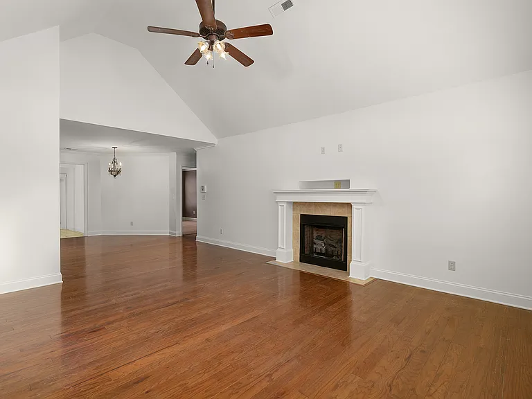 3384 Lark Ln — Photo 6