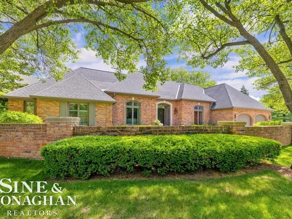 22 Windemere Pl, Grosse Pointe, MI 48236