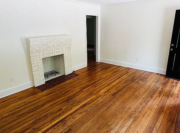 5th image of 110 S Pecan St