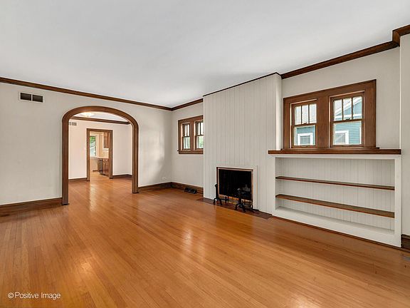 2nd image of 307 Hawthorne Blvd
