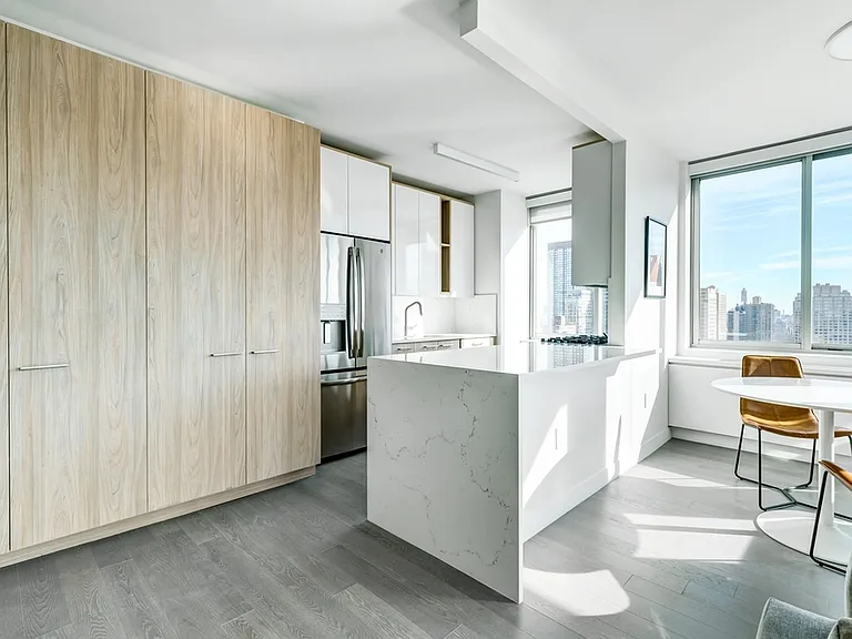 101 W End Ave #24H — Photo 4