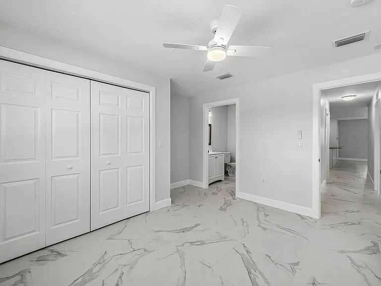 240 SW 7th St #11 — Photo 12