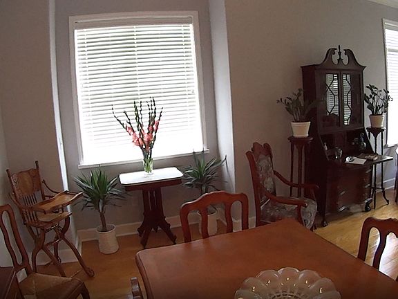 4th image of 236 8th Ave NE APT A