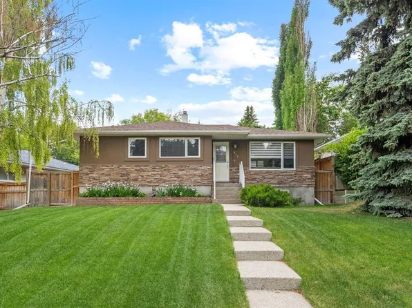 315 N 45th Ave SW, Calgary, AB T2S 1B3