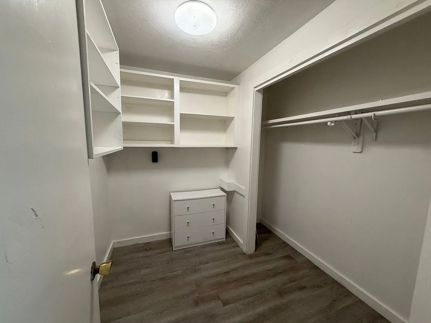 9-15 Riverview Place — Photo 2