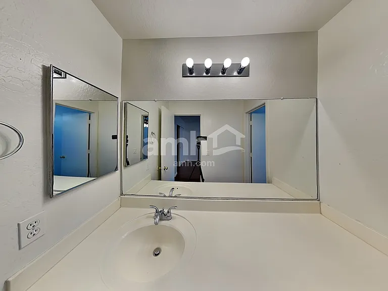 12438 W Windrose Dr — Photo 10