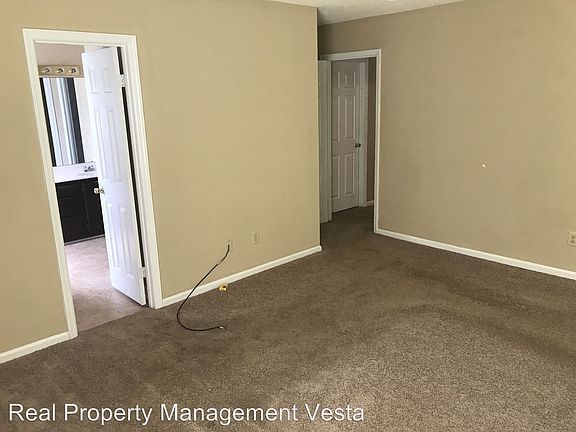5th image of 907 Clairmont Pl