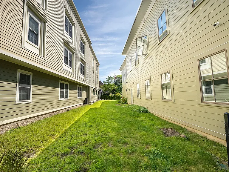 406 Main St #3 — Photo 26
