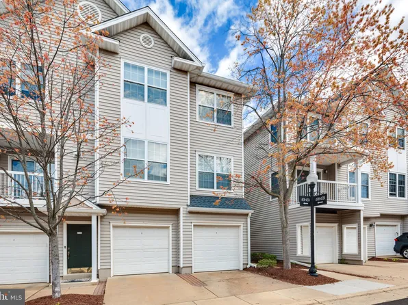 4526 Superior Sq #4526, Fairfax, VA 22033