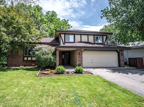689 Clearbrook Ln, Vadnais Heights, MN 55127